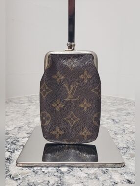 Vintage Louis Vuitton Monogram Saks Fifth Avenue & Neiman Marcus Kisslock Pouch